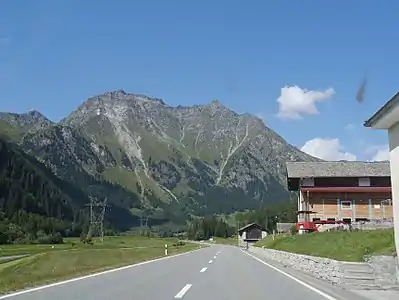 Der Piz Lunghin (r.) und der Piz dal Sasc, von Süden aus fotografiert.