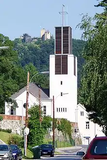 Ruinenberg mit Ruine Gösting, hinter der Kirche St.&nbsp;Anna Gösting