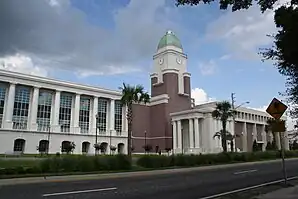 Clay County Courthouse (2010). Das Courthouse wurde 1889 erbaut und bis 1973 als solches genutzt. Im Juni 1975 wurde das Gebäude in das NRHP eingetragen.