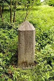 Grenzstein Nr. 173 an der Weser, quadratisch, 1,20&nbsp;Meter hoch