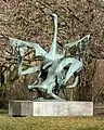 Schwäne (1956), Bronze. Grindelhochhäuser, Hamburg