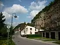 Häuser und Felsen im Süden des Ortes