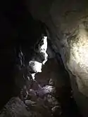 Galerie beim Eingangsbereich der Höhle