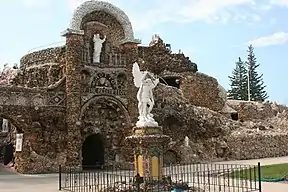 Haupteingang zur Grotto of the Redemption