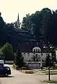 Wahrzeichen Uttendorfs: Schlossberg mit Schlosskirche