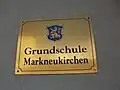 Eingangstafel der örtlichen Grundschule
