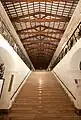 Treppe vom Eingang durch den Turm in den Hauptchor