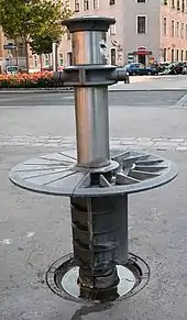 Trinkbrunnen mit Bedienelementen zur Aktivierung des Wasserflusses, Wien