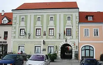 Hauptplatz 17, 1716 von Jakob Seer erworben, heute