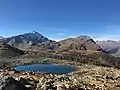 Under Surettasee mit Blick nach Westen. Links der Pizzo Tambo, rechts der Guggernüll