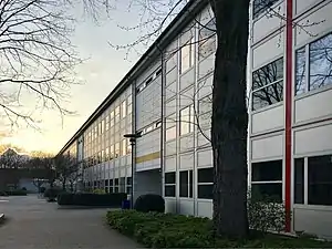 Fassade des Doppel-H-Gebäudes