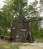 Nachbau des Bohr- und Förderturms „Mohr“ 3, der bei einer Erdölbohrung 1881 in Oelheim fündig wurde