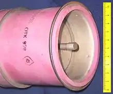 Wasserstoff-Thyratron 25&nbsp;kV/1000&nbsp;A, Russland, Typ TGI-1000/25 (zu sehen ist die Anodenseite)