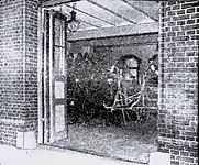 Blick in die Haupthalle der St. Lorenz-Feuerwache für die Fahrzeuge mit Gasspritze