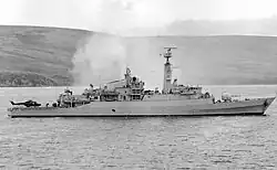 HMS Antelope in der Bucht am 23. Mai 1982