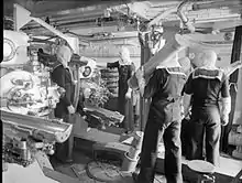 Bedienung der BL 6" in einem MK XXIII Turm an Bord der HMS Jamaica, 1943