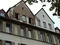 Abgeplatzter Putz an den Gauben