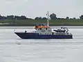 Küstenstreifenboot HOBEN der WSP Mecklenburg-Vorpommern auf der Weser vor Bremerhaven