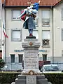 Gefallenendenkmal vor der Gendarmerie