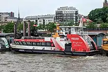 Die Hamburgensie am Betriebsponton St. Pauli Fischmarkt (2022)