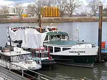 Havarierte Finkenwerder in der Cölln-Werft Finkenwerder (2023)