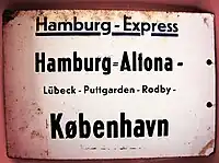 Zuglaufschild mit Doppelbindestrich im Bahnhofsnamen Hamburg-Altona