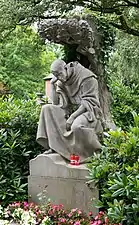 Pilgerstatue von Hans Dammann mit der Inschrift: Himmel an, geht unsre Bahn, wir sind Pilger, nur auf Erden
