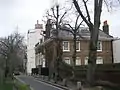 Old Grove House (vorne) und  New Grove House (weiß)