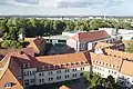 Blick vom Turm der alten Johanneskirche auf den Schlossplatz 2017, v.&nbsp;l.&nbsp;n.&nbsp;r.: Wasserturm, Kanzleibau, CPH, Marstall/Stadthalle, Karl-Rehbein-Schule