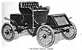 Hansen 6 HP Runabout mit Artillerierädern und Lenkhebel außen am Fahrzeug (1902).