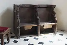Zwei Chorstühle