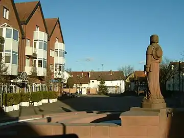 Der zentrale Platz in der Ortsmitte von Harheim
