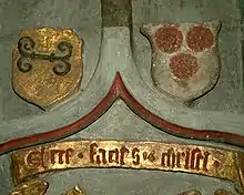 Hatzfeldt: Maueranker (links), Wildenburg: Rosen (rechts); St. Sebastian, Friesenhagen
