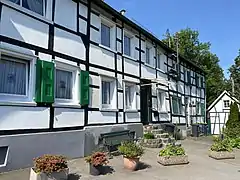 Hauffstraße 11, 13