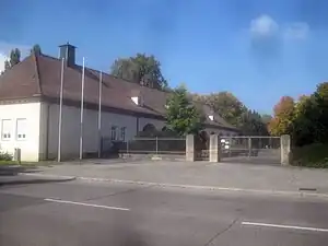 Friedhofsgebäude und Haupteingang, Ansicht Steinhaldenstraße.