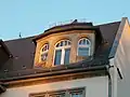 Berliner Holzkastendoppelfenster in Dachgaube mit gebogener Stirnwand