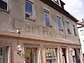 Spuren des Namens des ehemaligen Besitzers