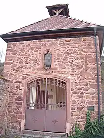 Heiligenhäuschen von Süden, mit neuzeitlichem Friedhofszugang