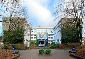 Südlicher Eingang zum „H-Gebäude“