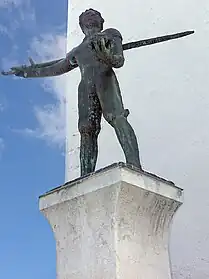 Heinrich Strübin (1450–1517) Skulptur-Brunnen vor dem Museum Basel-Land in Liestal, Schweiz.  Wirt zur Sonne in Liestal. 1480 Mitglied des Rats und 1496–1517 Schultheiss von Liestal. In den Burgunderkriegen erbeutete Strübin als Feldzeugmeister 1477 bei Nancy eine Schale. Auf der Schwertklinge ist «Heinrich Strübin» eingraviert. In der Westseite des Brunnens ist die Inschrift «Nancy 1477», weil Heini Strübin von Liestal an der Schlacht von Nancy teilnahm und die bekannte Burgunderschale erbeutete. Die Brunnenfigur hält in den Händen ein Langschwert und die genannte Schale. Brunnen und Figur erinnern somit an zwei wichtige Ereignisse der Stadt Liestal im Mittelalter und in der Neuzeit.