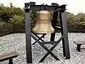 Glocke aus der Glockengießerei J.&nbsp;F. Weule in Bockenem auf dem Friedhof der Namenlosen (2016)