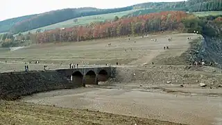 Ausgetrockneter Hennesee im September 1976