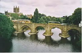 Brücke über die Wye mit Kathedrale im Hintergrund