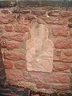 Spolie vom Kloster, eingelassen in die Friedhofsmauer