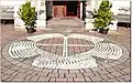 Vorplatz mit Lutherrose