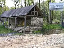 Im Wiederaufbau befindlicher Schweinestall