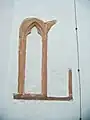 Gotisches Fensterfragment am Chor