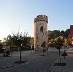 Der Hexenturm in Treysa 2018 (links) und um 1900 (rechts)