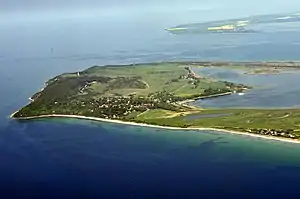 Blick von Westen über den Dornbusch und den Bessin von Hiddensee hinweg auf den Libben (Hintergrund:&nbsp;Wittow und der Wieker Bodden)