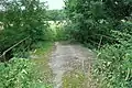 Landwirtschaftliche Brücke kurz vor der Mündung in die Aa. Sie verbindet die Felder beiderseits des Baches. Blick nach Süden. (23. Juli 2011)